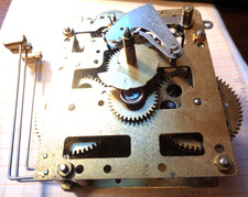 Älteres Werk für Wanduhr Kettenaufzug defekt für Teile FHS 241 - 030