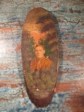 Antik Militär Bild britischer Soldat 2. Weltkrieg Karton auf Baumscheibe 9x24cm