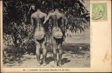 Ak Afrika, Kostüm der Banda-Frau, von hinten gesehen - 3897802