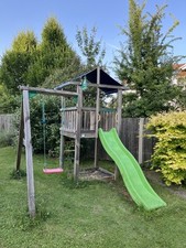 Spielturm von Jungle Gym mit Rutsche, Schaukel und Sandkasten