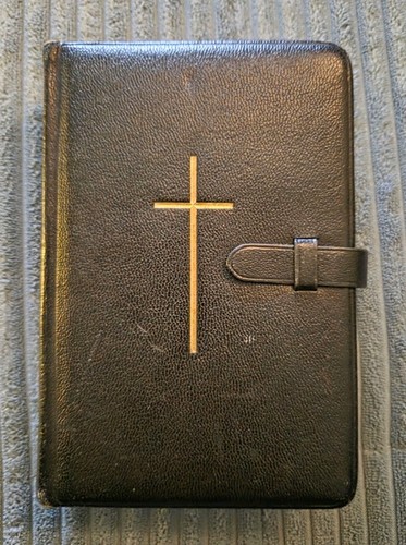 Altes gesangsbuch mit kreuz - altes,