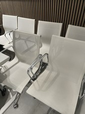 11x Bürostuhl im Design des