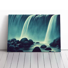 Leuchtender Wasserfall