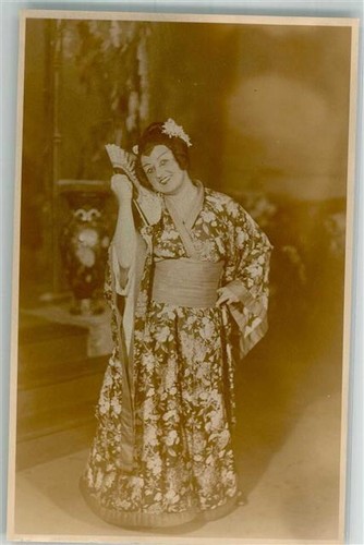 10733054 mann als - mann, geisha