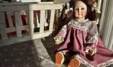 Puppe  mit alter Wiege