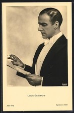 Louis Graveure mit Textblatt und Zigarette, Ansichtskarte 