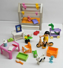 Kind mit Kinderzimmer +