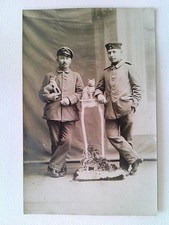 2 Soldaten in Uniform mit