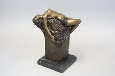 Liegender weiblicher Akt