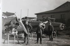 Foto Photo KN Wehrmacht 3 Flugzeuge airplane Arado Produktion Reparatur Montage