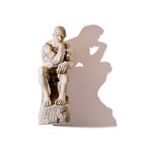 Skulptur „Der Denker“, im Stil von Rodin – Steinguss/Gips – 24,5 cm hoch