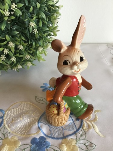 Goebel hase trägt - goebel,