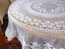 Runde weiße Spitzen