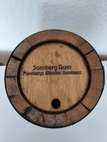 Altes leeres rum fass aus - leeres,