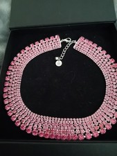 HARALD GLÖÖCKLER POMPÖÖS  COLLIER  ROSA UNGETRAGEN