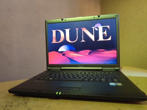 Fujitsu retro laptop dune - retro,