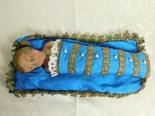 Super schönes  Fatschenkind auf blauem Kissen!