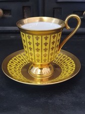 3 Fabergé-Dekor Sammeltassen rot-grün-gelb Serie ''Eremitage'' Höchst-Porzellan