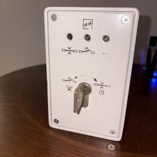 Steuerzentrale für Rettungswegetechnik effeff Bedienteil UP 1332-11 12/24V