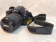Defekte Nikon D90 mit Objektiv