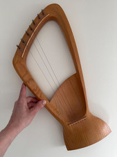 Leier aus holz harfe - leier,