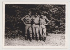 Liebevolle gutaussehende junge