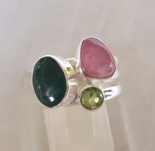 Ring mit rotem und blauen