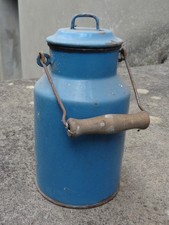 Alte Antike Milchkanne blau mit Tragegriff aus Holz und Deckel vermutl. Emaille