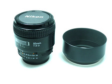 Nikon  Nikkor  AF-D   1,8/85