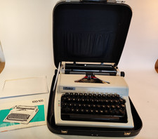 DDR Reiseschreibmaschine Schreibmaschine Erika  100 / 105 Koffer Büro Empfang