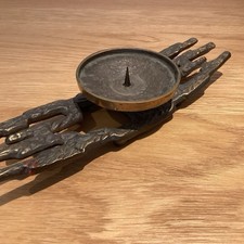 Brutalistischer Kerzenständer