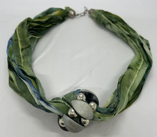 Schal-Kette - grün - Seidentuch