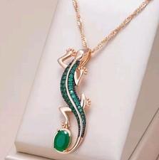 Schöne Halskette mit