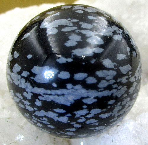 SCHNEEFLOCKENOBSIDIAN