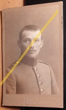 Soldat in Uniform - Krone auf