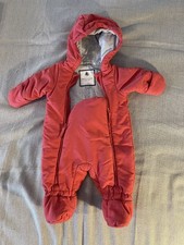 Schneeowerall für Neugeborene