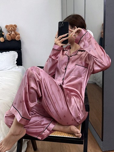 Elegantes satin pyjama set mit - elegantes,