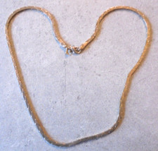 Pierre Cardin Halskette Schmuck goldfarbend flach gestempelt / signiert Nr. 3454