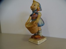 Alte original Hummel-Figur "Mädchen mit Korb" beschädigt, 11,5 cm hoch