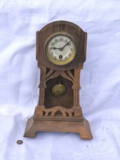 Alte Holz Tischuhr Junghans Jugendstil Kleines Uhrwerk  Pendel  Zeiger gewellt