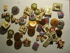 Lot Anstecknadeln Rotes Kreuz