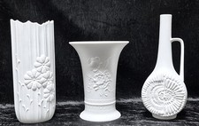 AK Kaiser Bisquit Porzellan - 3 St.Set Stilvoll weiß Vasen - Blumen,Relief Dekor