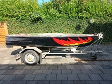 Ruderboot Und Angelboot mit Motor