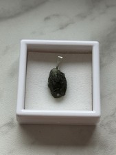 Natürlicher moldavit rohstein - moldavit,