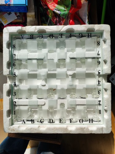 Schachspiel komplett aus - schachspiel, glas