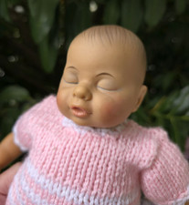 Rothkirch Puppe 30 cm Babypuppe schlafend in rosa Kleidung, Künstlerpuppe, Doll