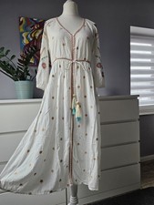 Zara Kleid Bohoo Stickereien