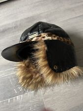 SPORTALM Mütze Gr M FakePelz und LackLeder Leo Einsatz Ski ? Urlaub