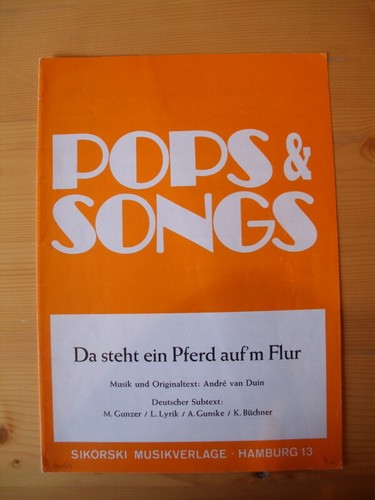 Steht ein pferd auf flur - steht, auf'm