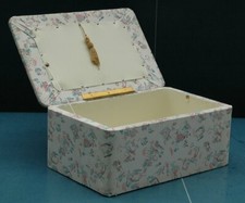 1950s kleine Wäschetruhe mit